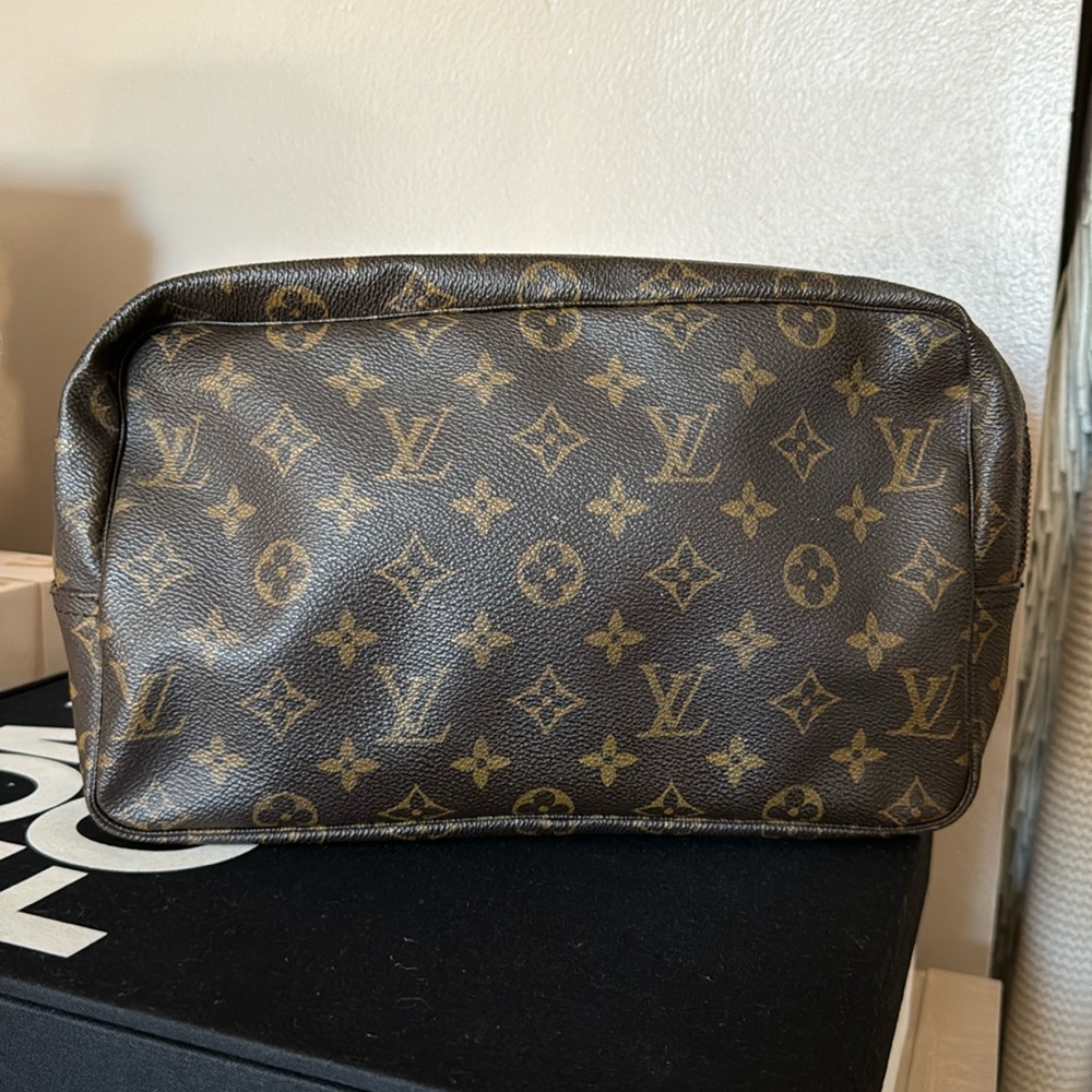 Authentic Louis Vuitton Trousse 28
